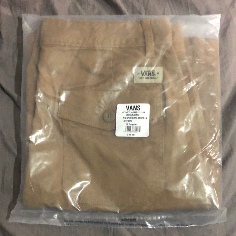 Vans shorts 32 regular never worn still in package with tags new